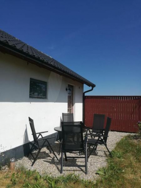 Charmig stuga med vackra vyer in Tomelilla